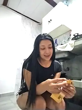 Snapshot of Coralaine_96 chatting on September 9, 2025, 3:55 pm Coralaine 96 online show from September 9, 2025, 3:55 pm