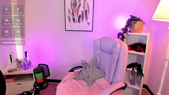 hollie joliie online show from April 16, 2026, 12:06 pm