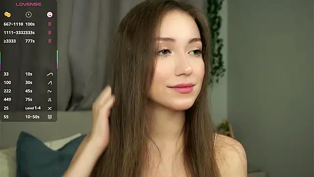 ZeniaBolich online show from September 28, 2025, 9:42 pm