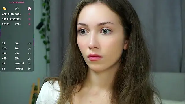 ZeniaBolich online show from October 1, 2025, 9:43 pm