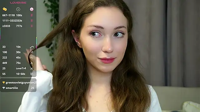 ZeniaBolich online show from October 2, 2025, 9:44 pm