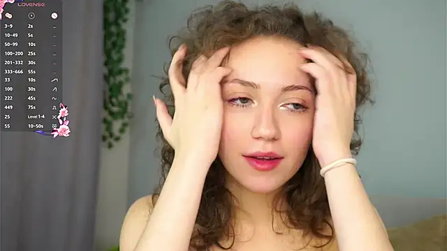 ZeniaBolich online show from November 9, 2025, 11:25 pm