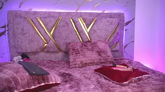 violetta maki online show from November 5, 2025, 1:49 am