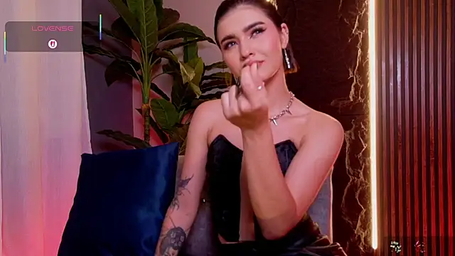 La Diabla 111  online show from October 2, 2025, 7:32 pm