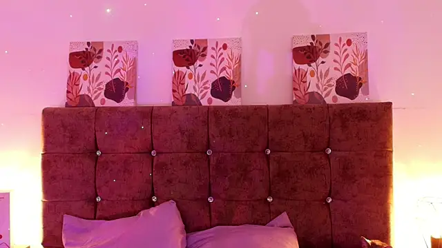 Dulce Bella  online show from September 28, 2025, 12:10 pm