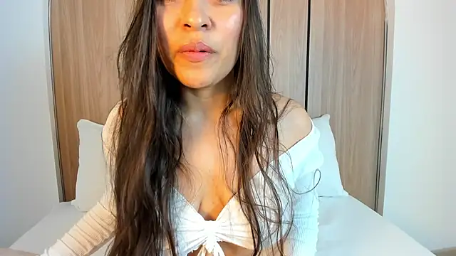 Snapshot of allie_bruce chatting on September 20, 2025, 4:35 am allie bruce online show from September 20, 2025, 4:35 am