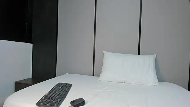 Snapshot of allie_bruce chatting on October 30, 2025, 2:51 pm allie bruce online show from October 30, 2025, 2:51 pm