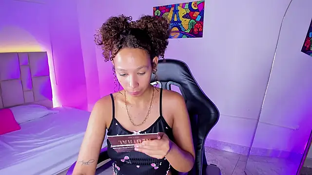 JennyLawrence online show from October 8, 2025, 8:17 pm