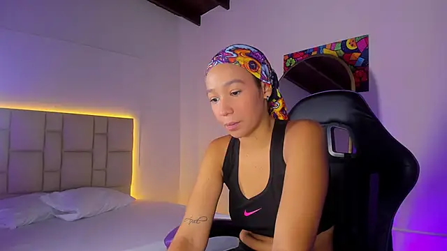 JennyLawrence online show from November 9, 2025, 7:45 pm