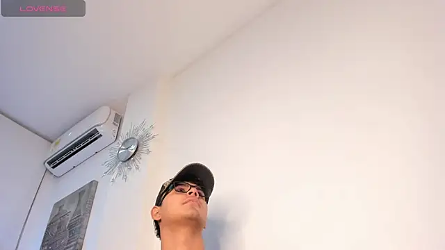 Tthiago cruz online show from October 7, 2025, 9:56 pm