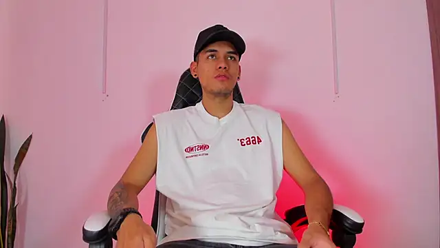 Nickyblazze  online show from September 26, 2025, 3:49 pm