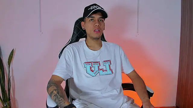 Nickyblazze  online show from October 10, 2025, 12:04 pm