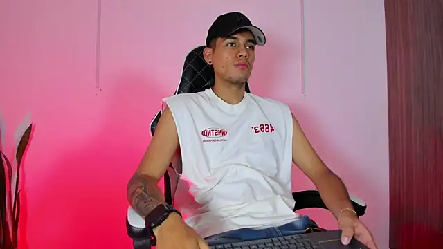 Nickyblazze  online show from October 12, 2025, 12:15 pm