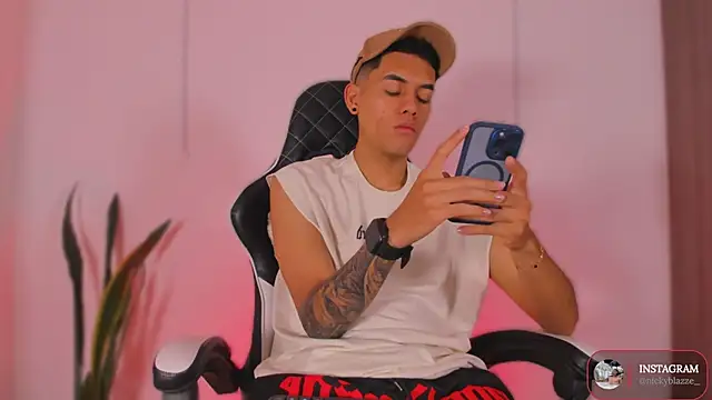 Nickyblazze  online show from October 25, 2025, 12:34 pm