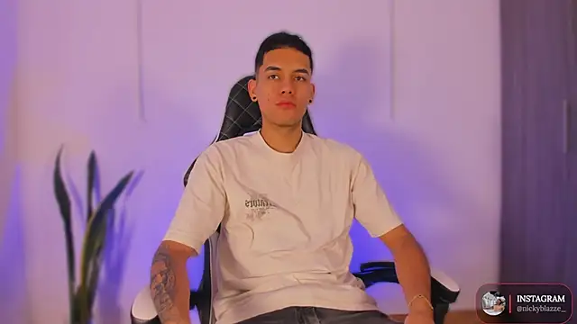 Nickyblazze  online show from October 28, 2025, 12:52 pm