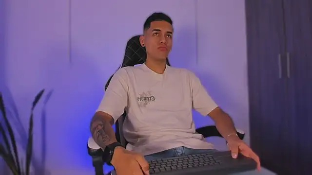 Nickyblazze  online show from November 7, 2025, 11:54 am