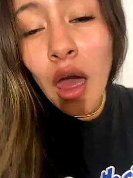 Snapshot of leil_6680 chatting on November 16, 2025, 8:09 am leil 6680 online show from November 16, 2025, 8:09 am