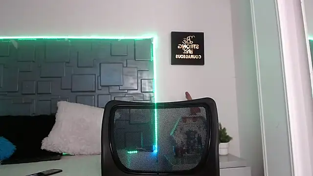 Snapshot of Trinity_Knox chatting on September 27, 2025, 5:18 pm Trinity Knox online show from September 27, 2025, 5:18 pm