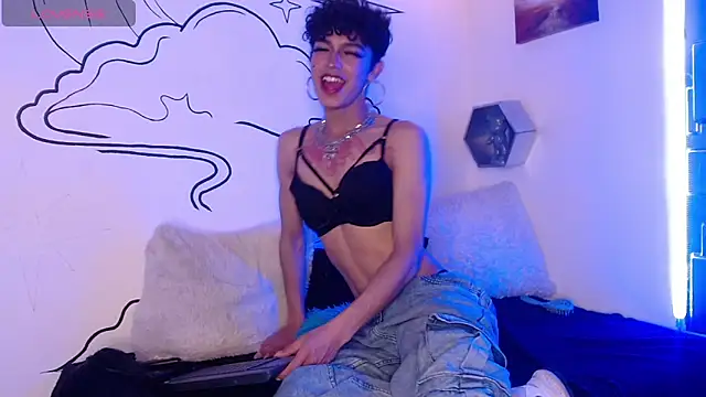 Snapshot of Trinity_Knox chatting on October 28, 2025, 3:58 pm Trinity Knox online show from October 28, 2025, 3:58 pm