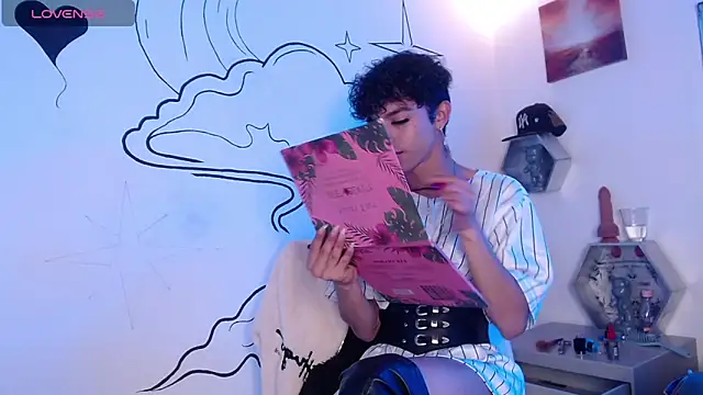 Snapshot of Trinity_Knox chatting on November 11, 2025, 4:40 pm Trinity Knox online show from November 11, 2025, 4:40 pm