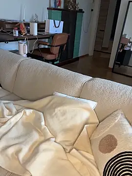 SophiiaStarr online show from October 12, 2025, 3:33 pm