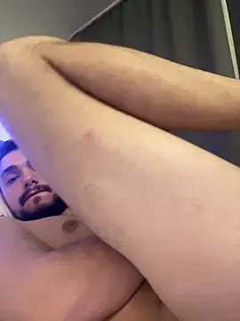 Snapshot of alpha_mk chatting on February 4, 2026, 10:36 pm alpha mk online show from February 4, 2026, 10:36 pm