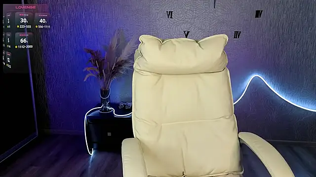 NikkiiStill online show from November 16, 2025, 9:15 am