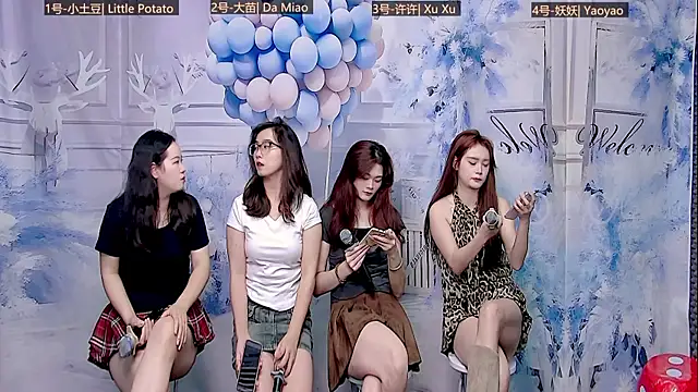 Snapshot of YX-7723 chatting on September 17, 2025, 9:33 am YX-7723 online show from September 17, 2025, 9:33 am
