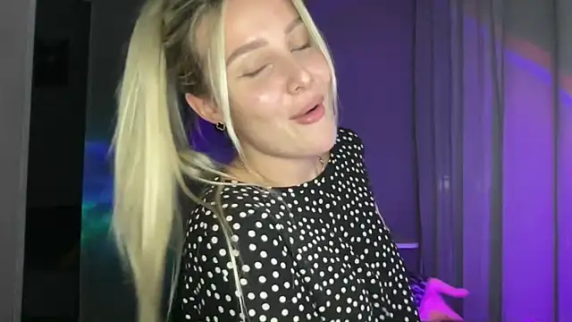 Sasha yourdream online show from October 18, 2025, 9:15 pm