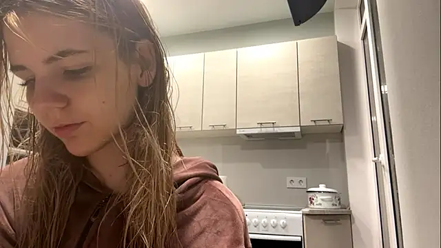 Snapshot of Denni_Spilber chatting on October 4, 2025, 5:00 pm Denni Spilber online show from October 4, 2025, 5:00 pm