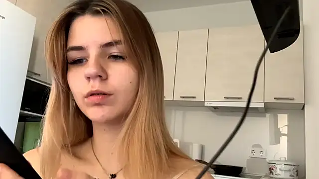 Snapshot of Denni_Spilber chatting on November 1, 2025, 12:40 pm Denni Spilber online show from November 1, 2025, 12:40 pm