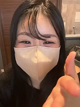 Snapshot of Ema-- chatting on October 19, 2025, 10:05 am Ema-- online show from October 19, 2025, 10:05 am