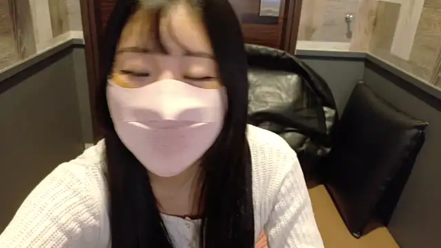 Snapshot of Ema-- chatting on November 12, 2025, 10:15 am Ema-- online show from November 12, 2025, 10:15 am