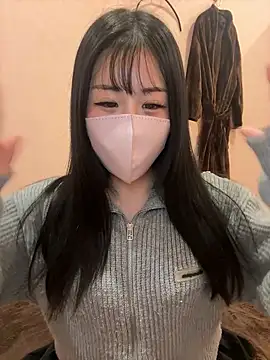 Snapshot of Ema-- chatting on November 20, 2025, 10:04 am Ema-- online show from November 20, 2025, 10:04 am