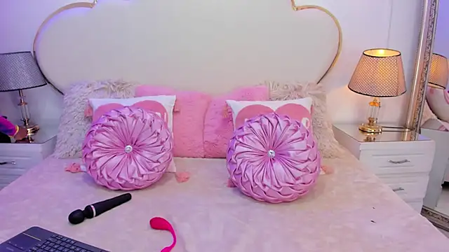 MadissonBonny  online show from November 6, 2025, 8:32 pm