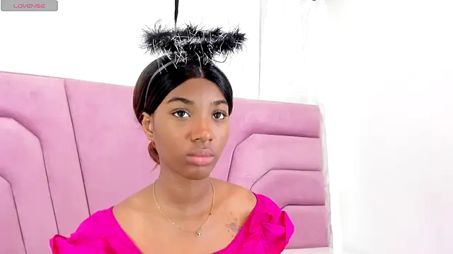 MarianRosse online show from October 18, 2025, 7:36 pm