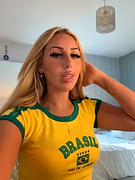 Snapshot of HeidiMae chatting on September 15, 2025, 4:18 pm HeidiMae online show from September 15, 2025, 4:18 pm