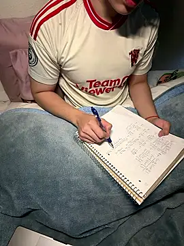 Pikachu19yo online show from January 11, 2026, 10:04 pm