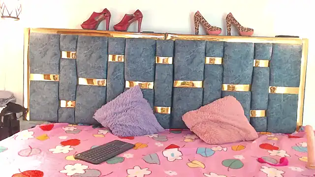 mia wetts online show from November 8, 2025, 8:14 am