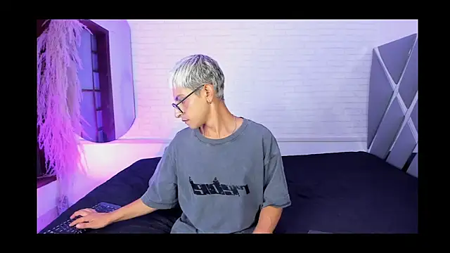 Aziel iker online show from September 23, 2025, 3:20 am