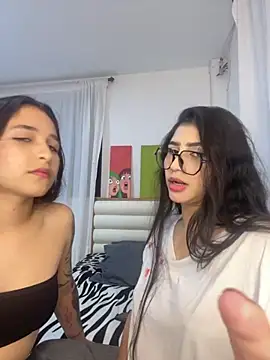 Snapshot of Sweet_and_Rous0 chatting on September 14, 2025, 4:11 am Sweet and Rous0 online show from September 14, 2025, 4:11 am