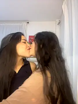 Snapshot of Sweet_and_Rous0 chatting on September 27, 2025, 3:33 am Sweet and Rous0 online show from September 27, 2025, 3:33 am