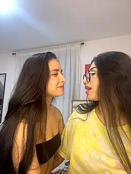 Snapshot of Sweet_and_Rous0 chatting on October 4, 2025, 4:21 am Sweet and Rous0 online show from October 4, 2025, 4:21 am