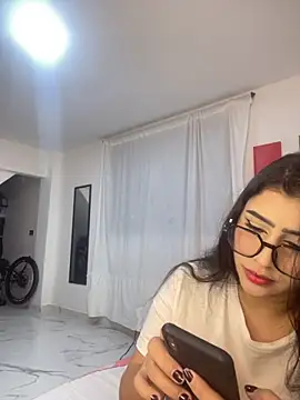 Snapshot of Sweet_and_Rous0 chatting on October 7, 2025, 3:25 am Sweet and Rous0 online show from October 7, 2025, 3:25 am