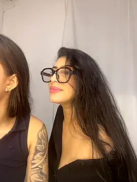 Snapshot of Sweet_and_Rous0 chatting on October 27, 2025, 3:43 am Sweet and Rous0 online show from October 27, 2025, 3:43 am