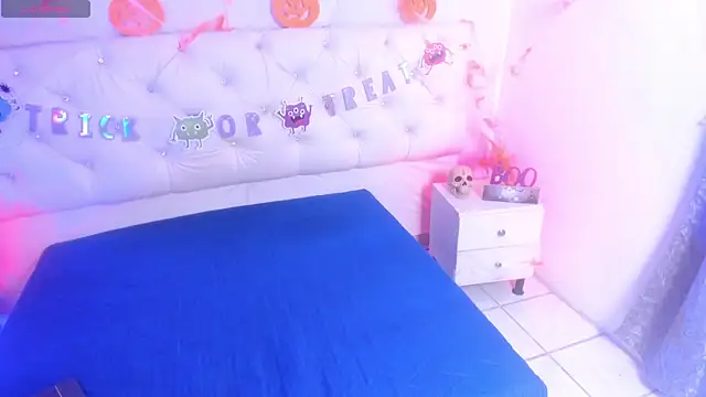 Snapshot of Ambeer_fox_ chatting on October 30, 2025, 8:31 pm Ambeer fox online show from October 30, 2025, 8:31 pm