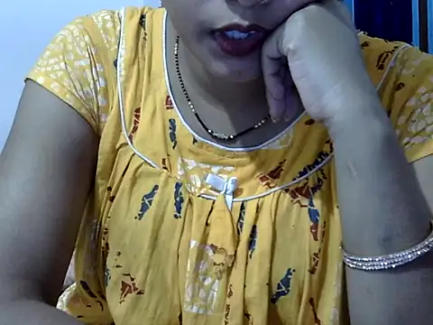 dreamgirl20262 online show from October 18, 2025, 1:45 pm