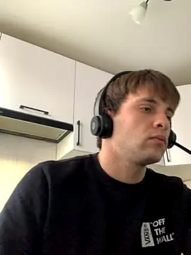 Kit Kat01 online show from November 14, 2025, 1:32 pm