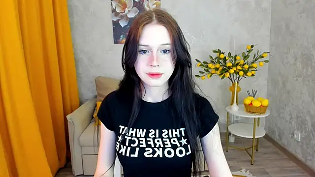 VioletHarme online show from April 7, 2026, 11:54 am