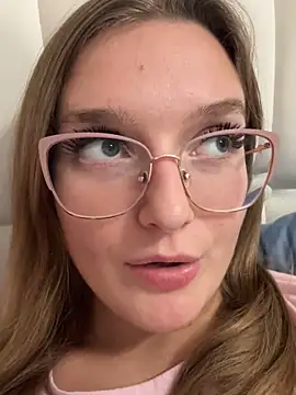 Bellatrisssaa online show from October 2, 2025, 6:15 pm